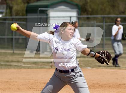 Thumbnail 2 in DeSoto Central vs Briarcrest (Morris Hunter Invitational) photogallery.