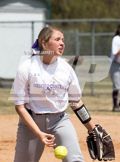 Thumbnail 3 in DeSoto Central vs Briarcrest (Morris Hunter Invitational) photogallery.
