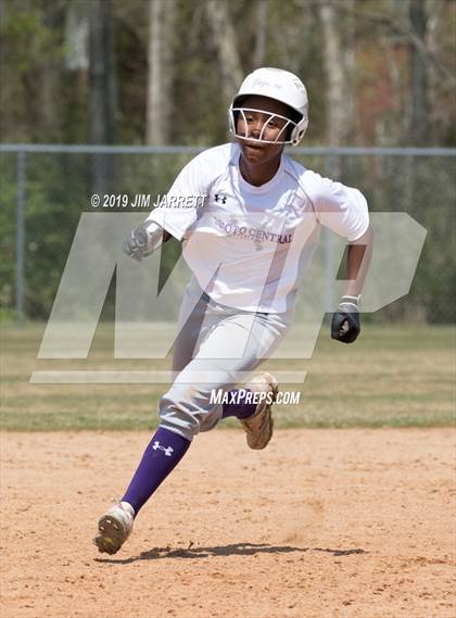 Thumbnail 3 in DeSoto Central vs Briarcrest (Morris Hunter Invitational) photogallery.