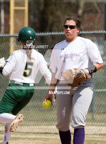 Thumbnail 2 in DeSoto Central vs Briarcrest (Morris Hunter Invitational) photogallery.