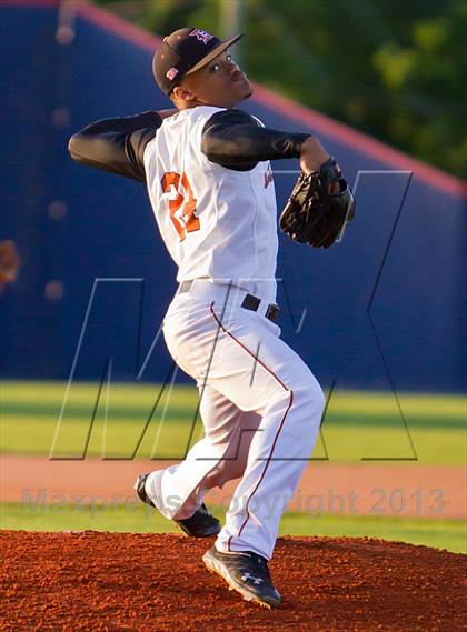 Thumbnail 1 in Deer Park vs Dobie (UIL 5A Region 3 Bi-District Playoff) photogallery.
