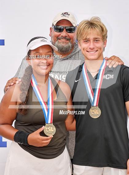 Thumbnail 3 in UIL Tennis Boys 5A & 6A Finals (Awards) photogallery.