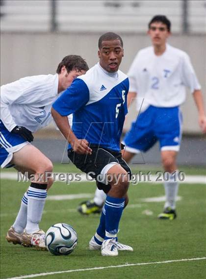Thumbnail 2 in Taylor vs Clear Springs (Pearland ISD Soccer Shootout) photogallery.