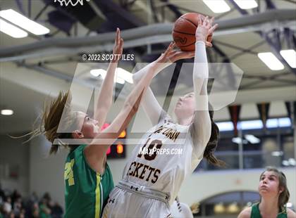 Thumbnail 2 in Newark Catholic vs. Berne Union (OHSAA D4 District Final) photogallery.