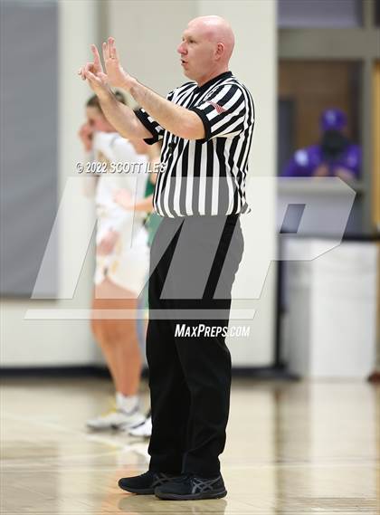 Thumbnail 3 in Newark Catholic vs. Berne Union (OHSAA D4 District Final) photogallery.