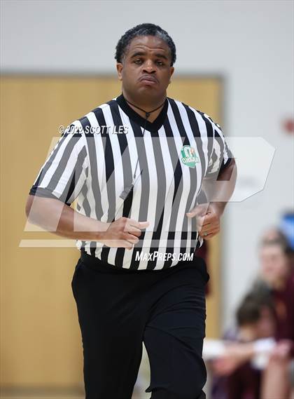 Thumbnail 1 in Newark Catholic vs. Berne Union (OHSAA D4 District Final) photogallery.