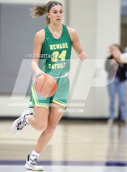 Thumbnail 2 in Newark Catholic vs. Berne Union (OHSAA D4 District Final) photogallery.
