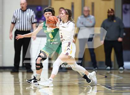 Thumbnail 2 in Newark Catholic vs. Berne Union (OHSAA D4 District Final) photogallery.