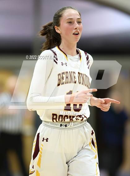 Thumbnail 3 in Newark Catholic vs. Berne Union (OHSAA D4 District Final) photogallery.