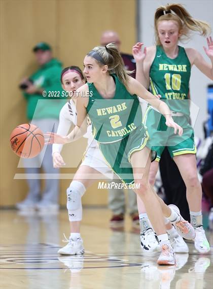 Thumbnail 1 in Newark Catholic vs. Berne Union (OHSAA D4 District Final) photogallery.