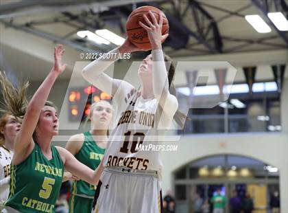 Thumbnail 2 in Newark Catholic vs. Berne Union (OHSAA D4 District Final) photogallery.
