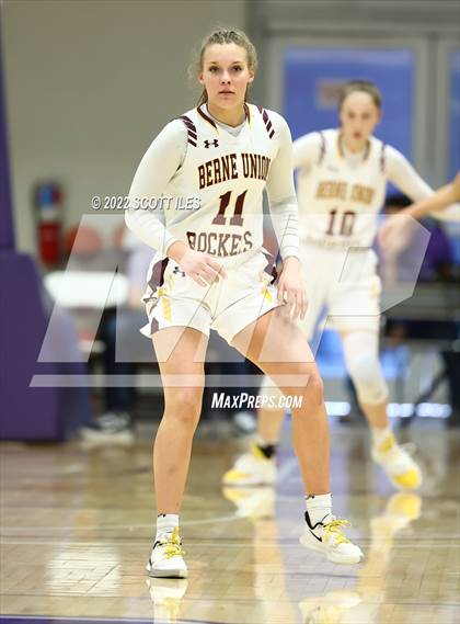 Thumbnail 1 in Newark Catholic vs. Berne Union (OHSAA D4 District Final) photogallery.