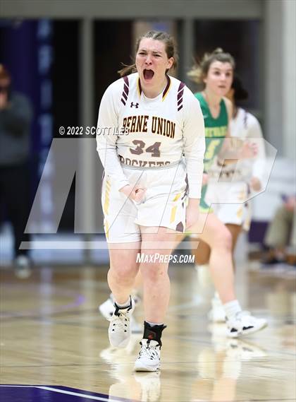 Thumbnail 1 in Newark Catholic vs. Berne Union (OHSAA D4 District Final) photogallery.