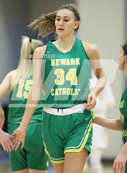 Thumbnail 3 in Newark Catholic vs. Berne Union (OHSAA D4 District Final) photogallery.