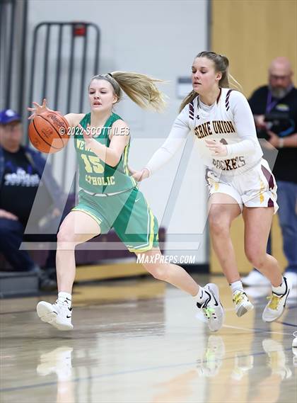 Thumbnail 2 in Newark Catholic vs. Berne Union (OHSAA D4 District Final) photogallery.