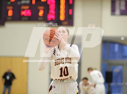 Thumbnail 3 in Newark Catholic vs. Berne Union (OHSAA D4 District Final) photogallery.