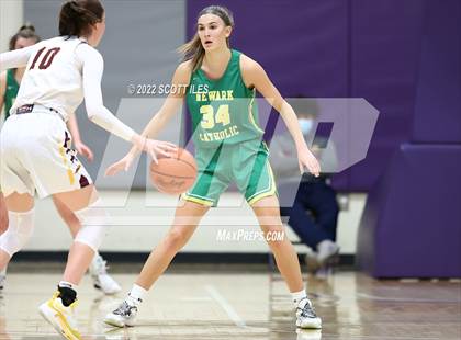 Thumbnail 3 in Newark Catholic vs. Berne Union (OHSAA D4 District Final) photogallery.