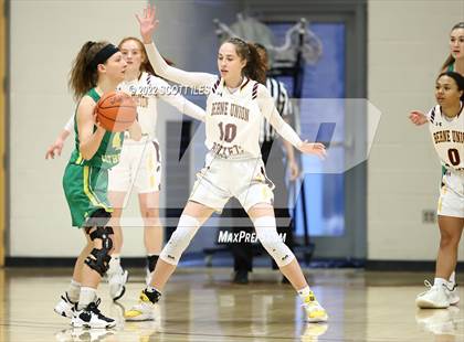 Thumbnail 3 in Newark Catholic vs. Berne Union (OHSAA D4 District Final) photogallery.