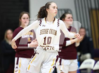 Thumbnail 3 in Newark Catholic vs. Berne Union (OHSAA D4 District Final) photogallery.