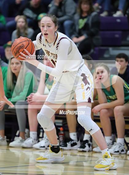 Thumbnail 2 in Newark Catholic vs. Berne Union (OHSAA D4 District Final) photogallery.