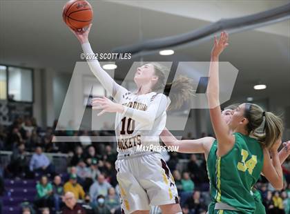 Thumbnail 2 in Newark Catholic vs. Berne Union (OHSAA D4 District Final) photogallery.