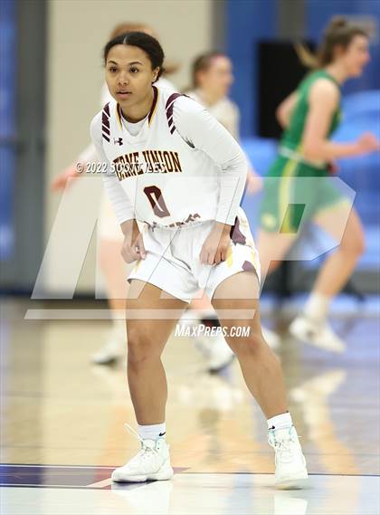 Thumbnail 3 in Newark Catholic vs. Berne Union (OHSAA D4 District Final) photogallery.