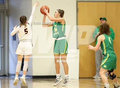 Thumbnail 2 in Newark Catholic vs. Berne Union (OHSAA D4 District Final) photogallery.