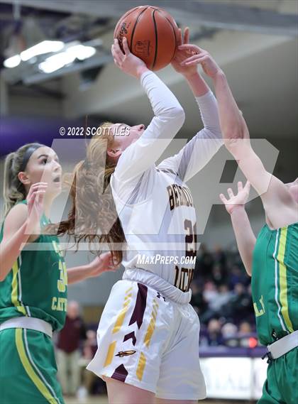 Thumbnail 1 in Newark Catholic vs. Berne Union (OHSAA D4 District Final) photogallery.