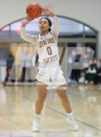 Thumbnail 1 in Newark Catholic vs. Berne Union (OHSAA D4 District Final) photogallery.