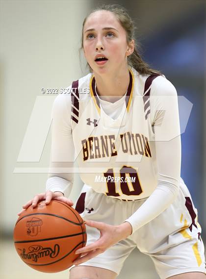 Thumbnail 1 in Newark Catholic vs. Berne Union (OHSAA D4 District Final) photogallery.