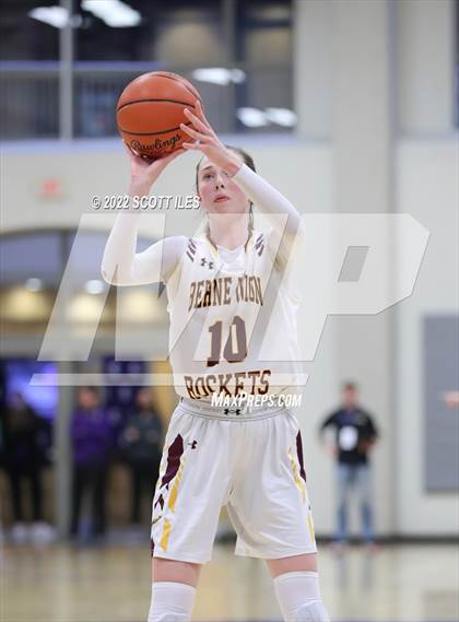 Thumbnail 3 in Newark Catholic vs. Berne Union (OHSAA D4 District Final) photogallery.