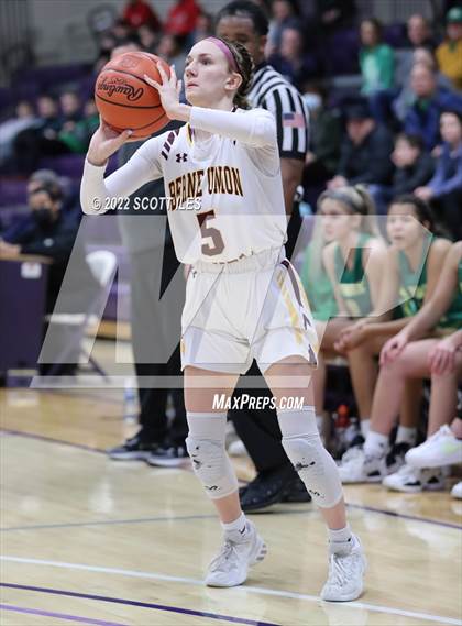 Thumbnail 1 in Newark Catholic vs. Berne Union (OHSAA D4 District Final) photogallery.