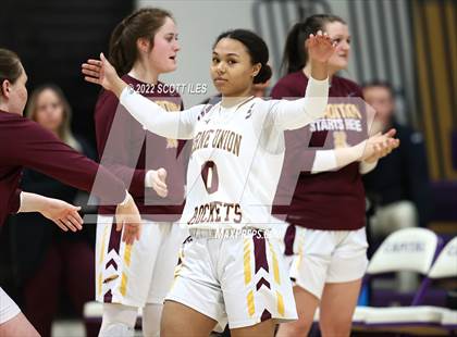 Thumbnail 2 in Newark Catholic vs. Berne Union (OHSAA D4 District Final) photogallery.