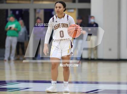 Thumbnail 3 in Newark Catholic vs. Berne Union (OHSAA D4 District Final) photogallery.