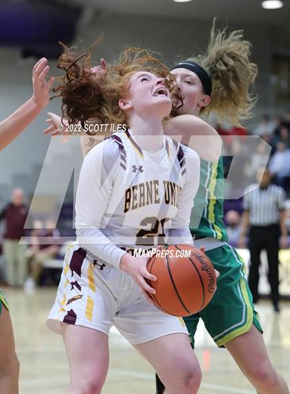 Thumbnail 3 in Newark Catholic vs. Berne Union (OHSAA D4 District Final) photogallery.