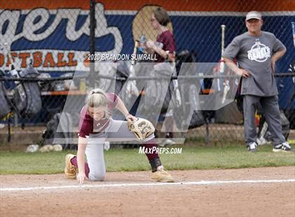Thumbnail 1 in Jemison vs Thorsby (Chilton County Tournament) photogallery.