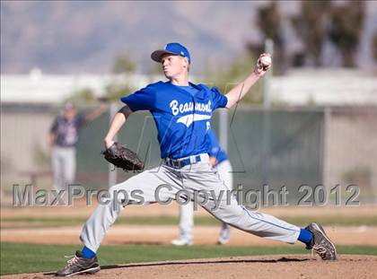 Thumbnail 1 in Beaumont vs. King photogallery.