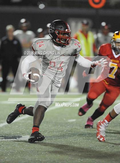 Thumbnail 2 in Village Christian vs. Whittier Christian photogallery.