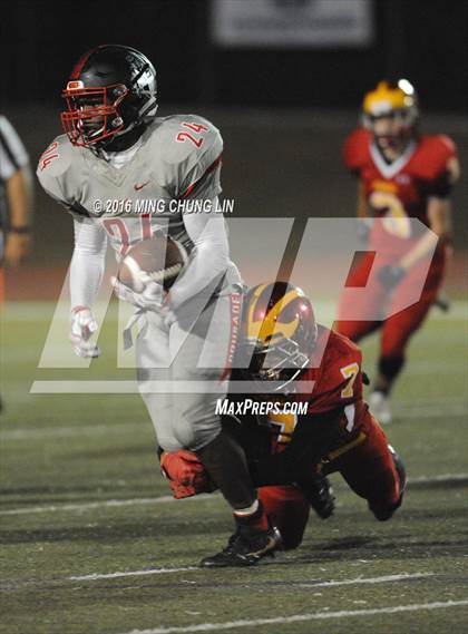 Thumbnail 2 in Village Christian vs. Whittier Christian photogallery.
