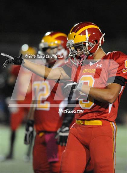 Thumbnail 2 in Village Christian vs. Whittier Christian photogallery.