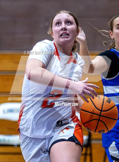 Thumbnail 3 in Marysville vs. Wheatland (Chavez Christmas Classic) photogallery.