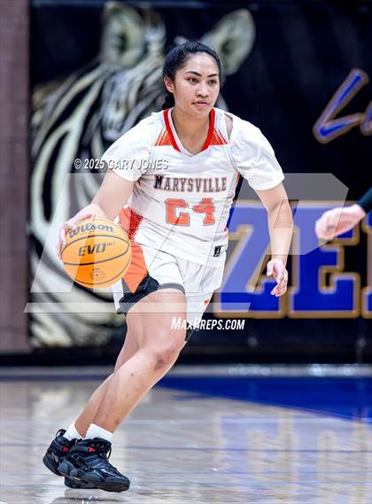 Thumbnail 3 in Marysville vs. Wheatland (Chavez Christmas Classic) photogallery.