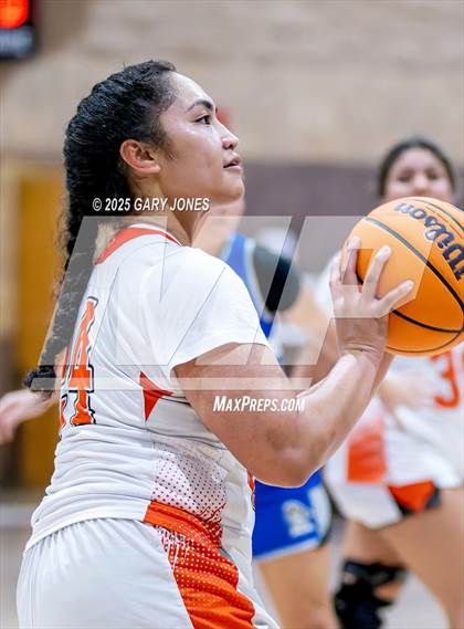 Thumbnail 3 in Marysville vs. Wheatland (Chavez Christmas Classic) photogallery.