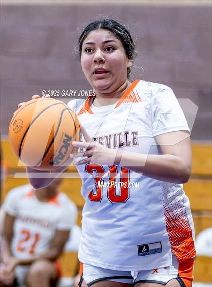 Thumbnail 3 in Marysville vs. Wheatland (Chavez Christmas Classic) photogallery.