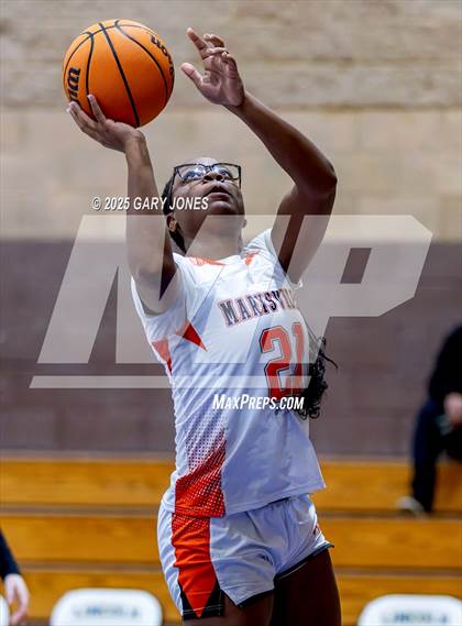 Thumbnail 2 in Marysville vs. Wheatland (Chavez Christmas Classic) photogallery.