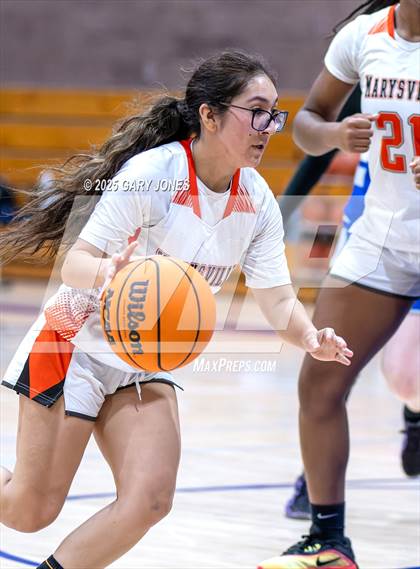 Thumbnail 3 in Marysville vs. Wheatland (Chavez Christmas Classic) photogallery.