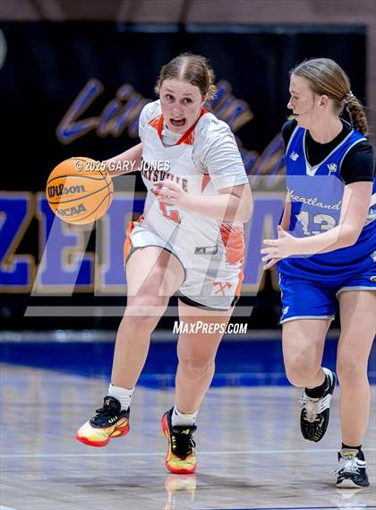 Thumbnail 1 in Marysville vs. Wheatland (Chavez Christmas Classic) photogallery.