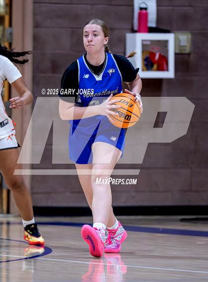 Thumbnail 3 in Marysville vs. Wheatland (Chavez Christmas Classic) photogallery.