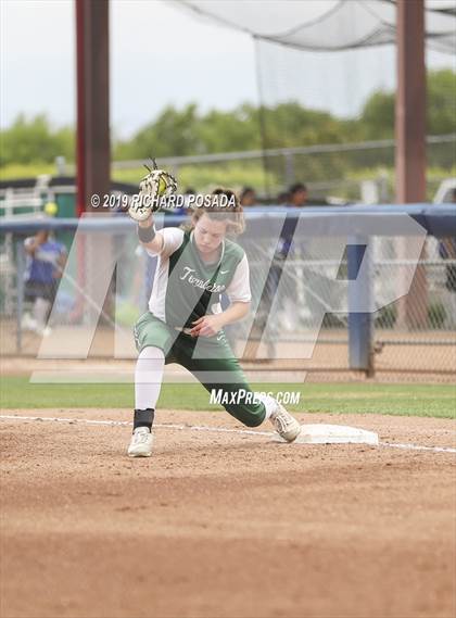 Thumbnail 3 in Templeton vs. Dinuba (CIF CS D3 Final) photogallery.