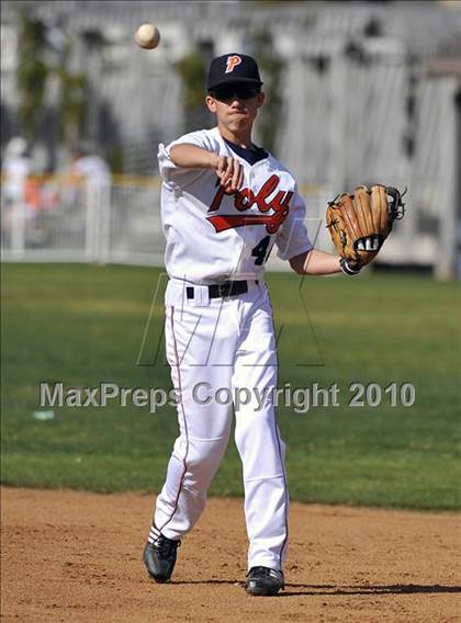 Thumbnail 1 in La Canada @ Poly photogallery.